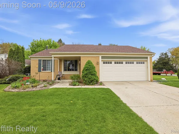779 Oak Ridge Dr, Brighton, MI 48116