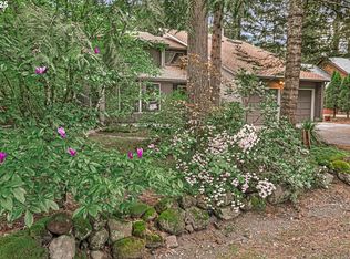 65277 E Sandy River Ln, Rhododendron, OR 97049