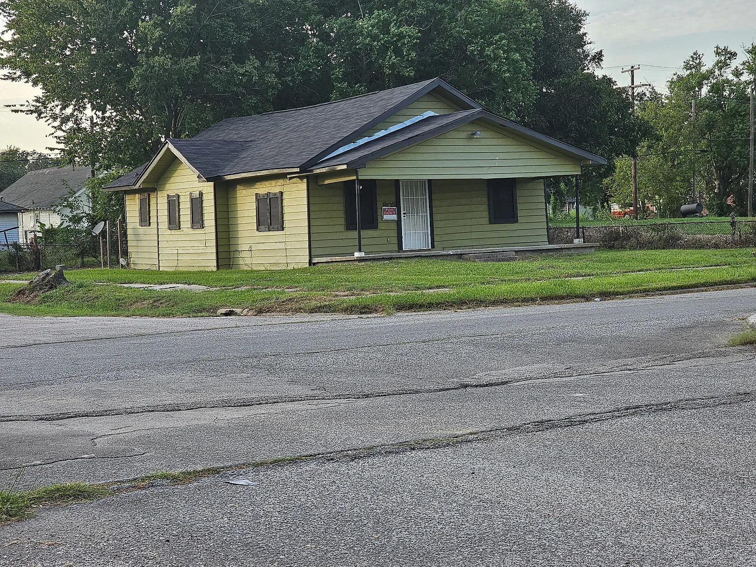 3 bed, 1200 sqft, $1,100 — Photo 1
