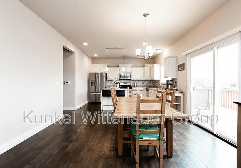 2724 Ambridge Dr — Photo 17