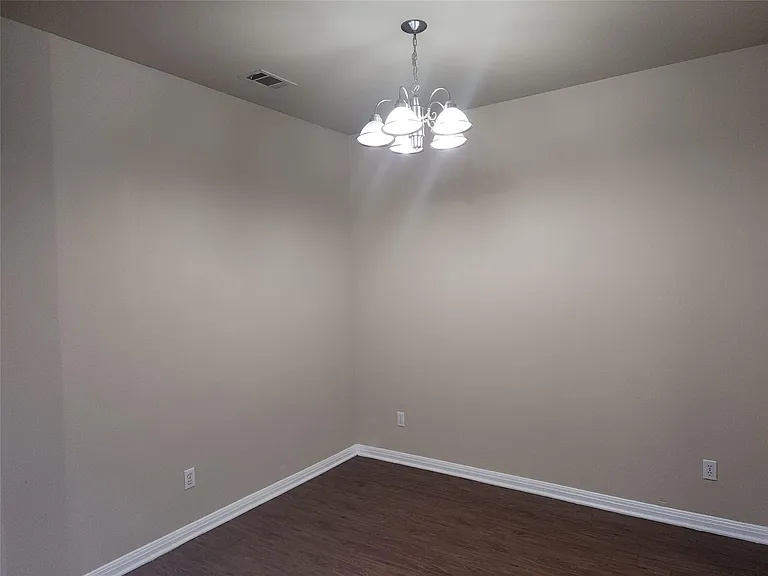 503 Gregory Ct — Photo 19