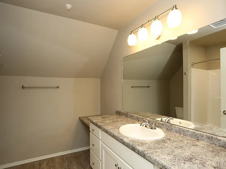 Chapel Hill Apartments — Photo 16