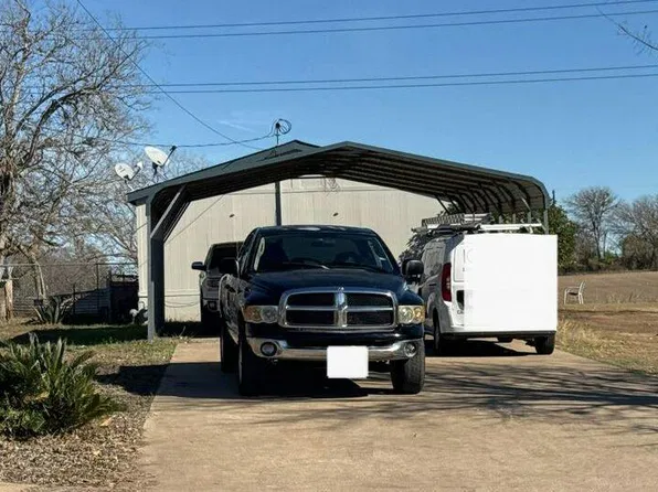 412 Carver St, Lockhart, TX 78644