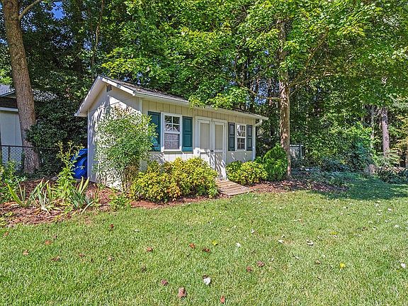 5th image of 303 Hill Ln