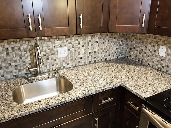 2nd image of 926 Belmont Ave APT 1