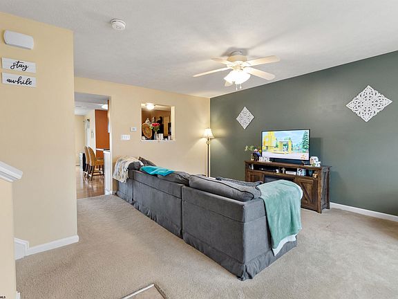 2nd image of 19 Stafford Cir