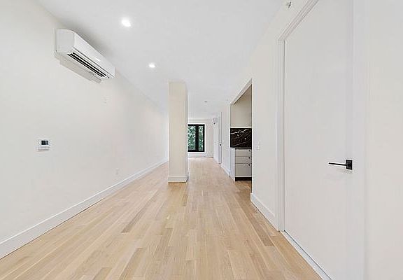 5th image of 250 Gold St #333