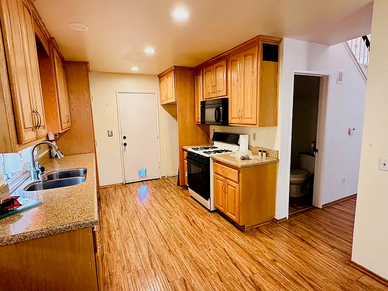 Alencon Dr — Photo 10