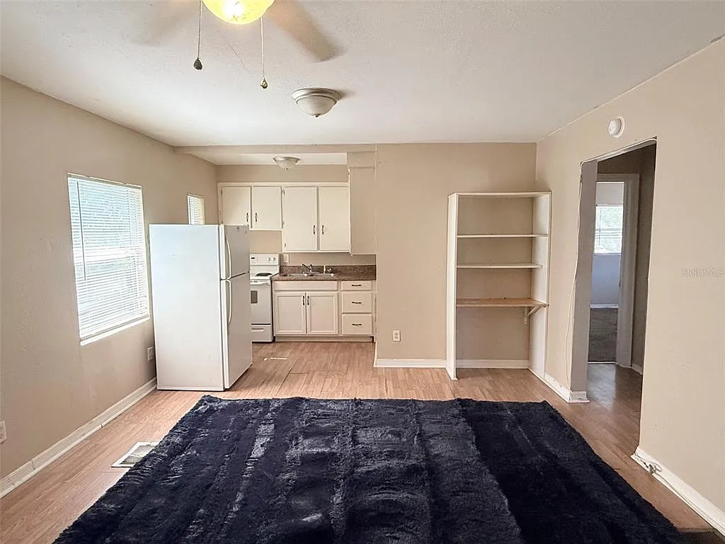 2 bed, 2.0 bath, 850 sqft, $1,295 — Photo 2