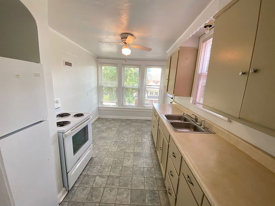 1st image of 387 W 8th Ave #17812449