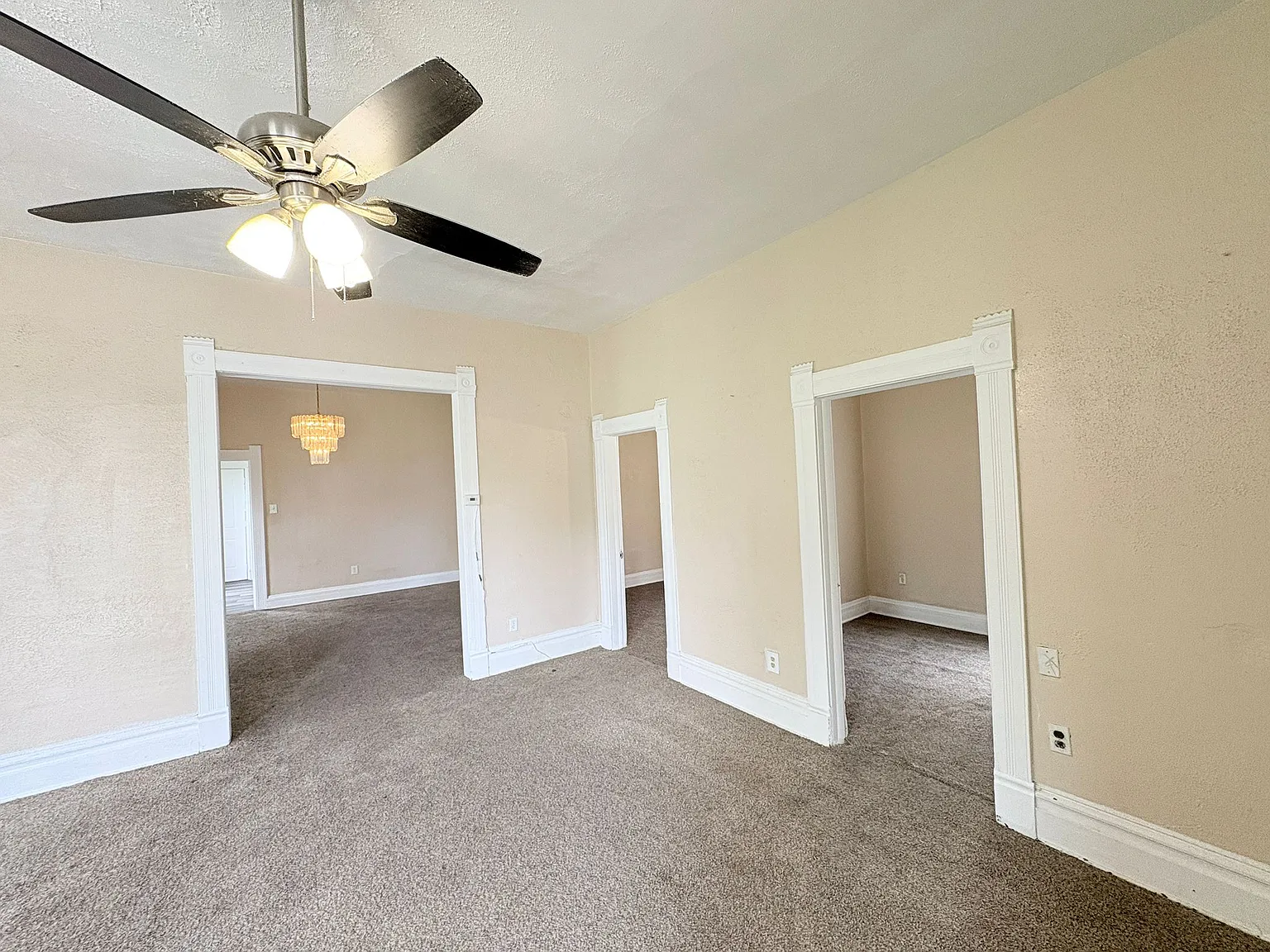 3 bed, 1100 sqft, $1,100 — Photo 3