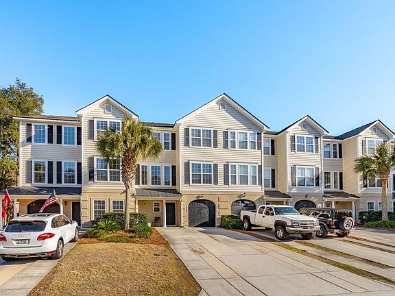 3rd image of 2886 Woodland Park Dr