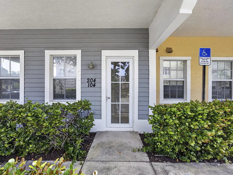 425 Greenwich Cir #204 — Photo 4