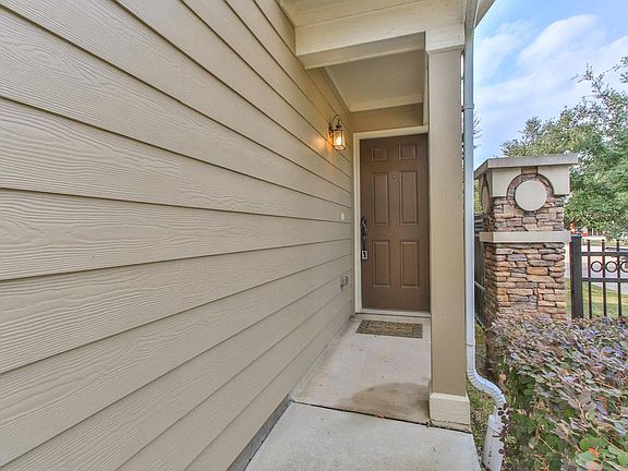 3rd image of 16039 Sweetwater Fields Ln