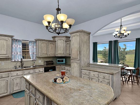 5th image of 2 Bethpage Dr