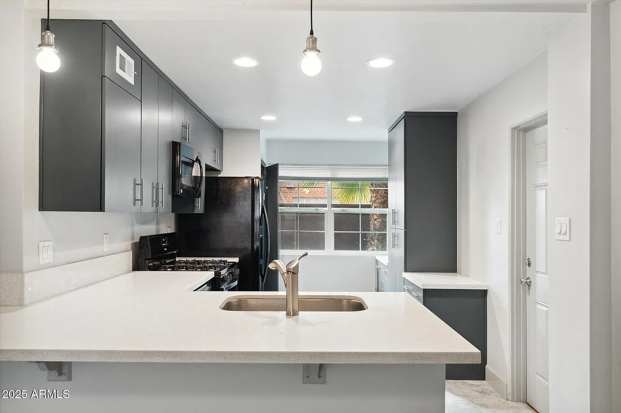 2 bed, 840 sqft, $1,450 — Photo 1