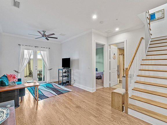 4th image of 215 N Latitude Cir