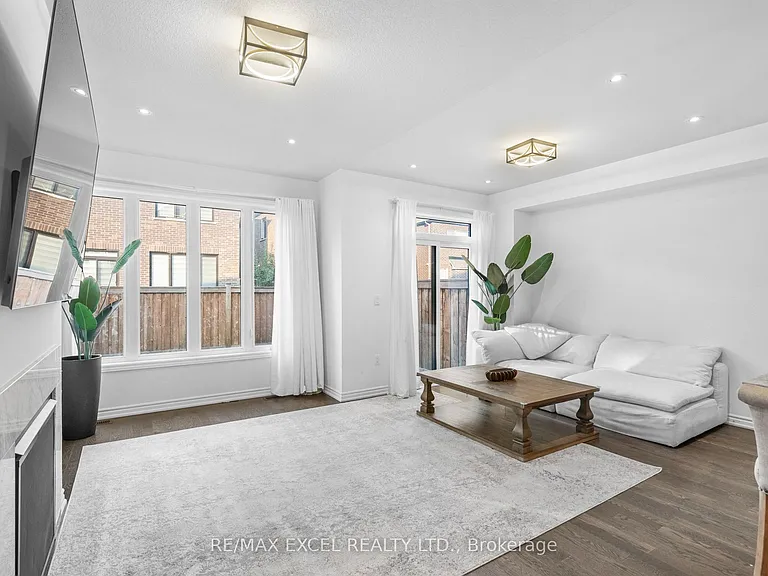 37 Macpherson St — Photo 23