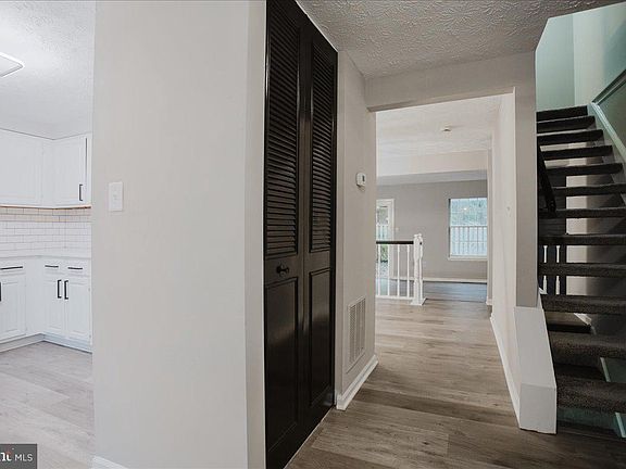 3rd image of 14111 Porringer Ct