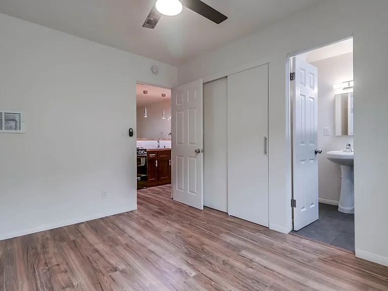 1024 Turquoise St #L — Photo 20