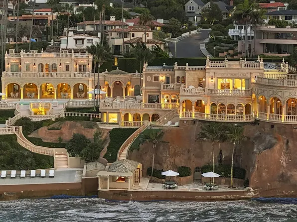 1900 Spindrift Dr, La Jolla, CA 92037