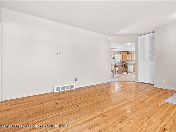 5th image of 3729 Lochmoor Dr