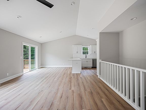 4th image of 3707 Country Ct