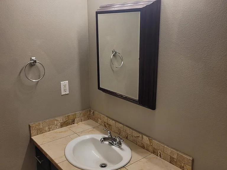 3907 Lexington St — Photo 9