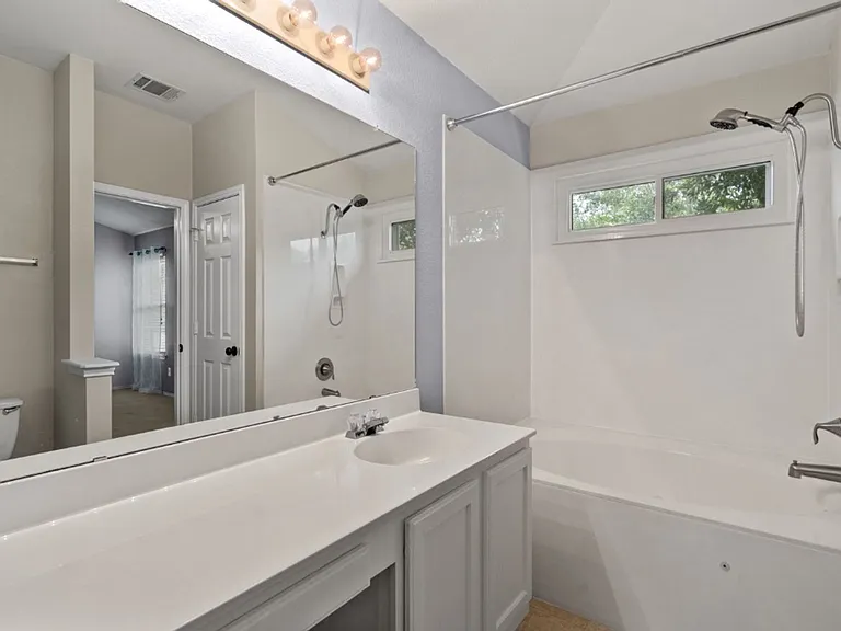 2704 Greenlee Dr — Photo 18