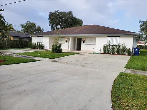 10372 NW 10th Ave Photo 1