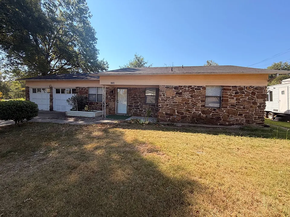 801 Sequoyah Way