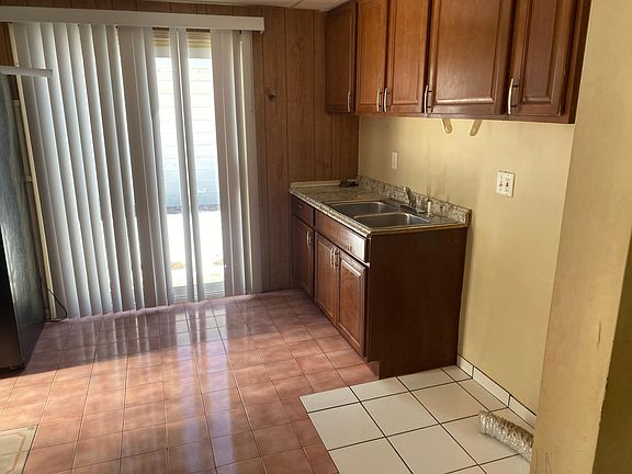 3rd image of 2076 Alberta St