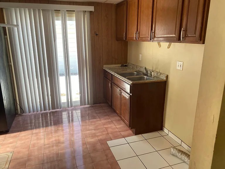 2076 Alberta St — Photo 3