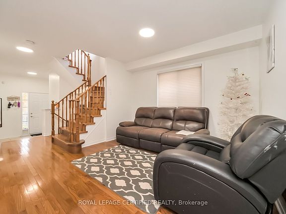5th image of 42 Trumpet Valley Blvd