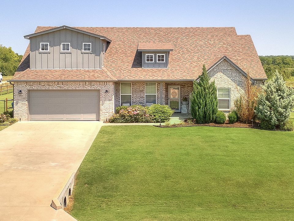 1st image of 33 Dylan Dr