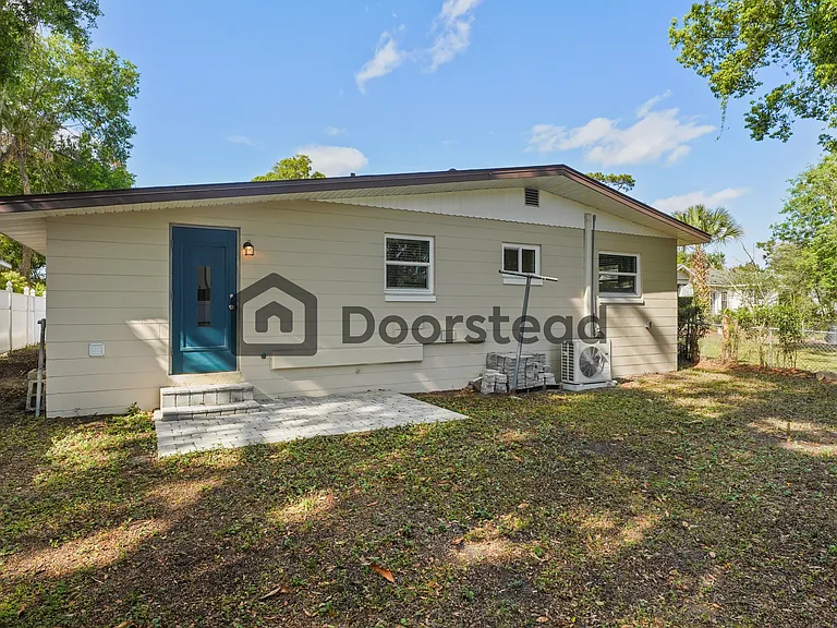 1204 E Esther St — Photo 6