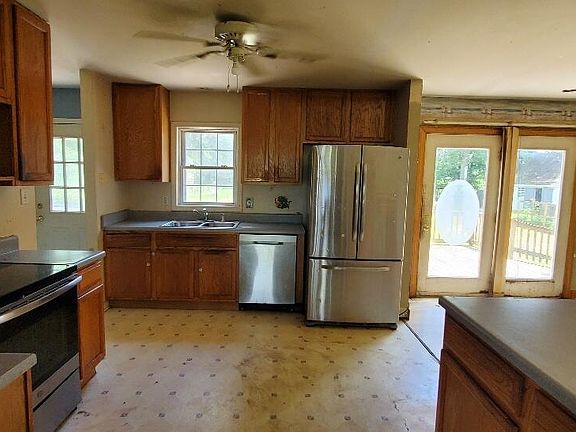 4th image of 379 Maple Road