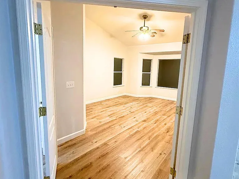 2804 E Deyoung Dr — Photo 5