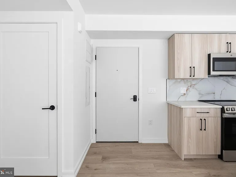 208 Vine St #2F — Photo 5