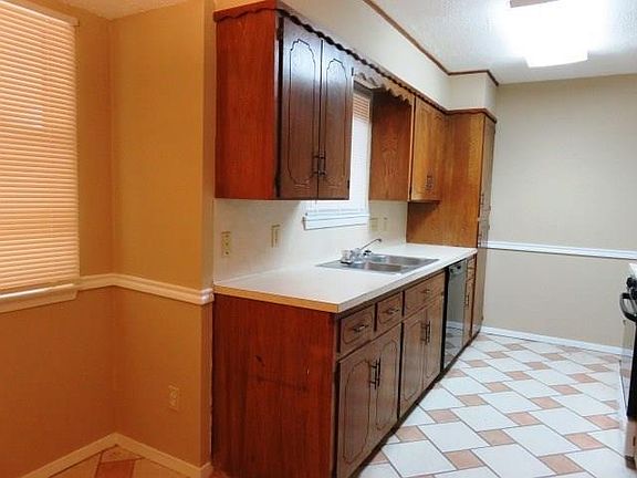 4th image of 2209 Donna Dr