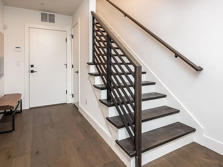Park Central Townhomes - 4 Stories, 3 bedrooms, 31/2 bathrooms, 2 car garage and a rooftop deck w... — Photo 14