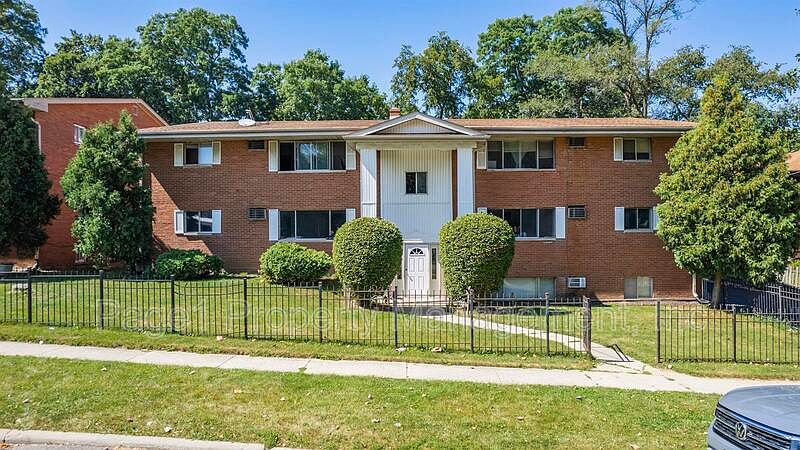 1st image of 122 Flintridge Dr APT 9