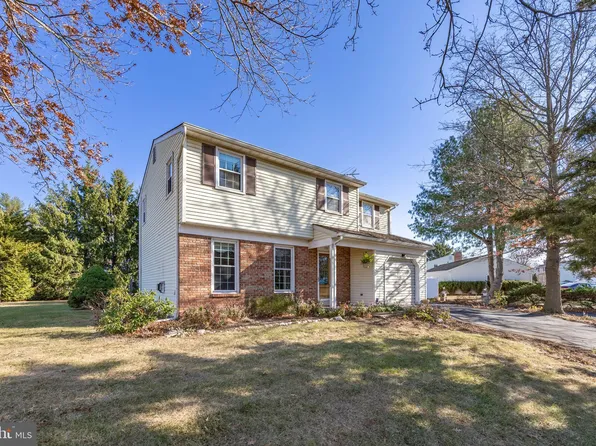 589 Pioneer Cir, Harleysville, PA 19438