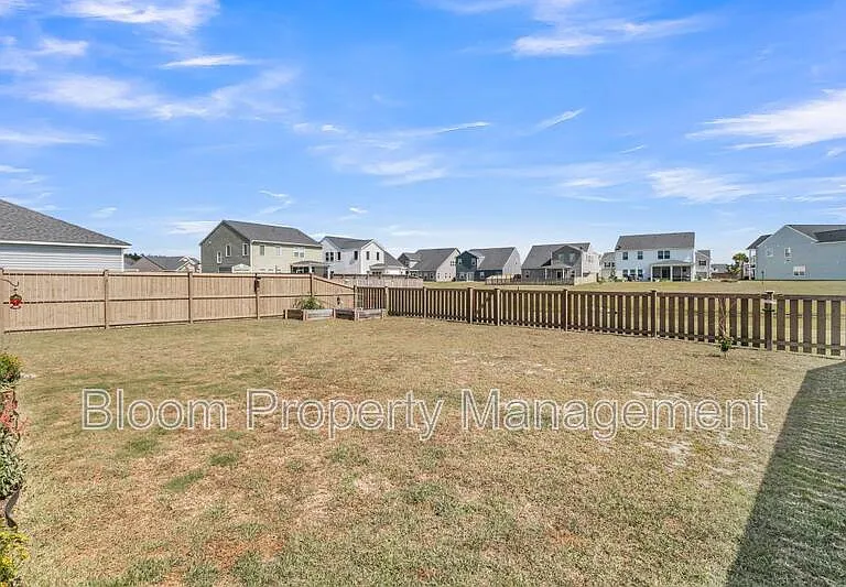 451 Carrara Dr — Photo 46