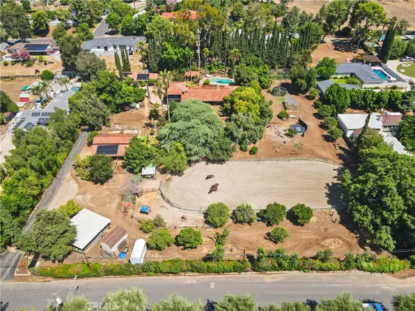 10615 Art St, Sunland, CA 91040