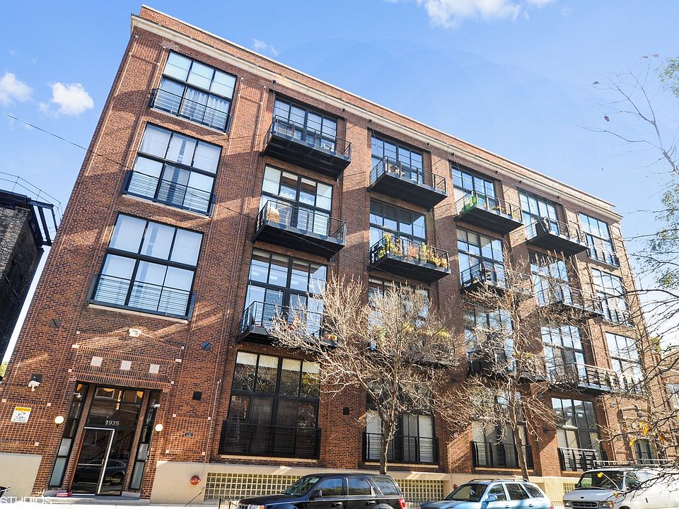 1st image of 1935 N Fairfield Ave APT 105