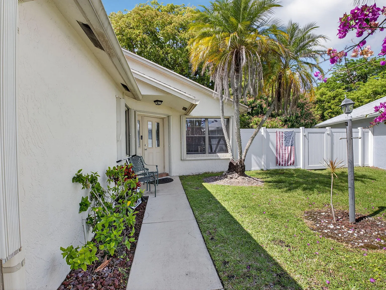3 bed, 2.0 bath, 1689 sqft, $3,650 — Photo 3