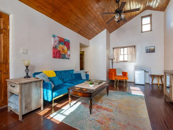 1433 Paseo De Peralta, Santa Fe, NM 87501