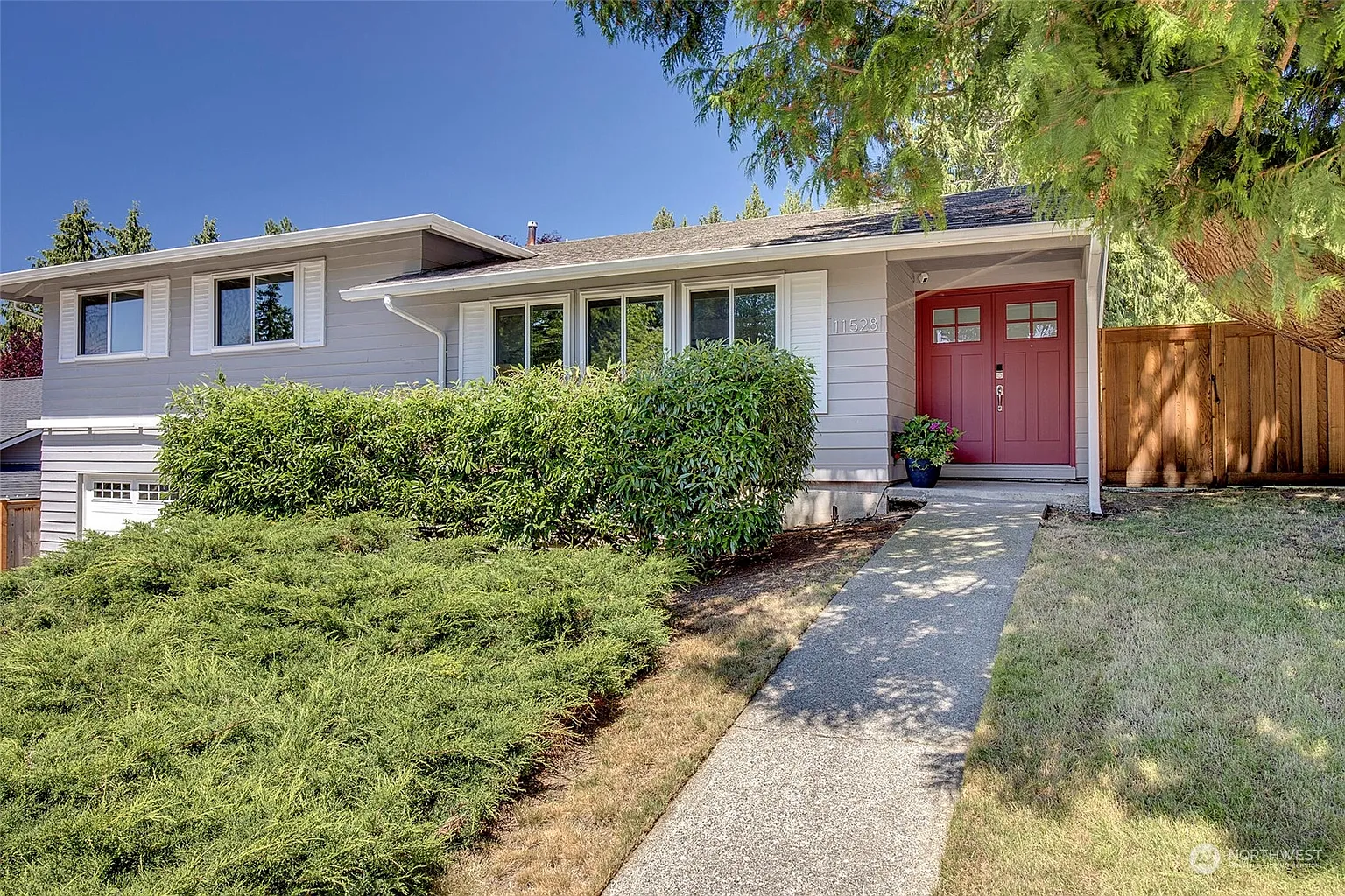 11528 NE 139th Place photo 1