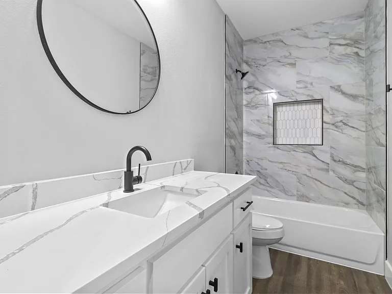 508 W Johnson St — Photo 7
